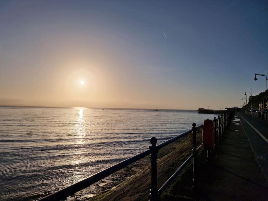 Lovely Seafront Apartment With Garden Swansea Exterior photo