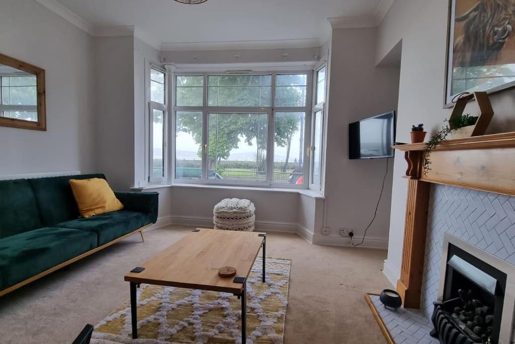 Lovely Seafront Apartment With Garden Swansea Exterior photo